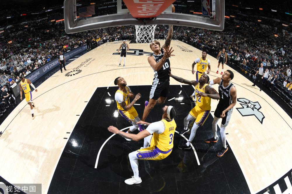 人士对他的 人士对他的