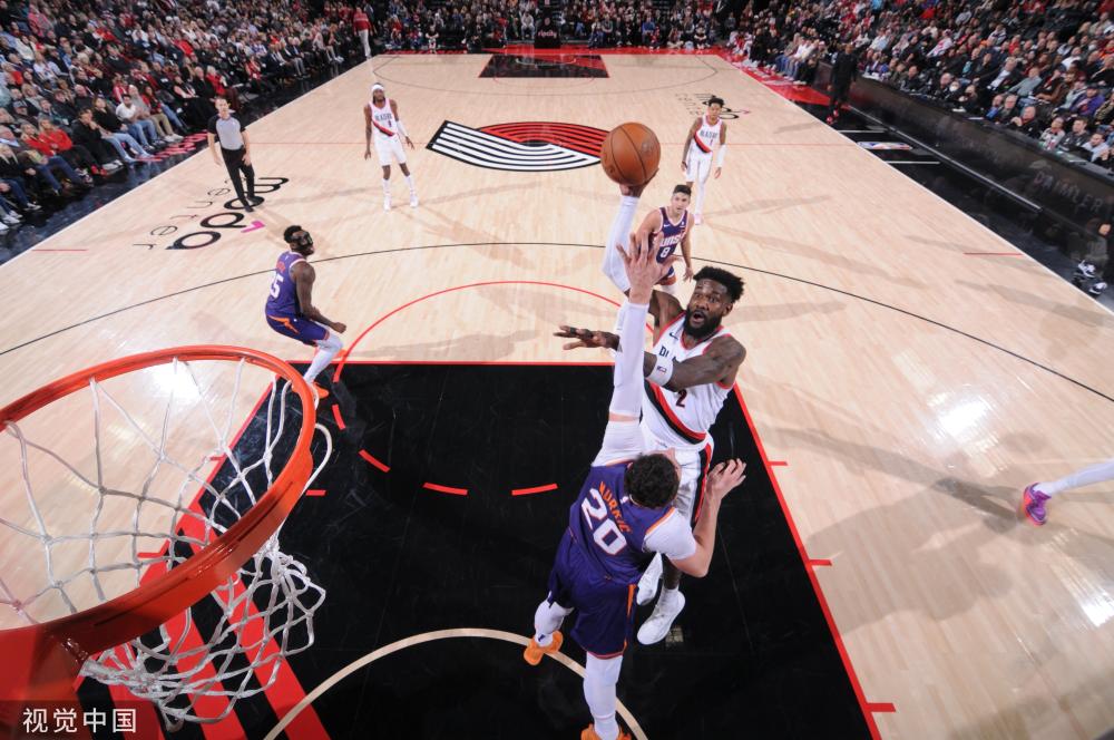 孙颖莎在与 孙颖莎在与